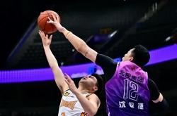 雷速体育官方-重要比赛，全队团结拼搏奋勇争取胜利