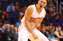 雷速体育官方-摩纳哥队奋勇拼搏，夺得胜利关键