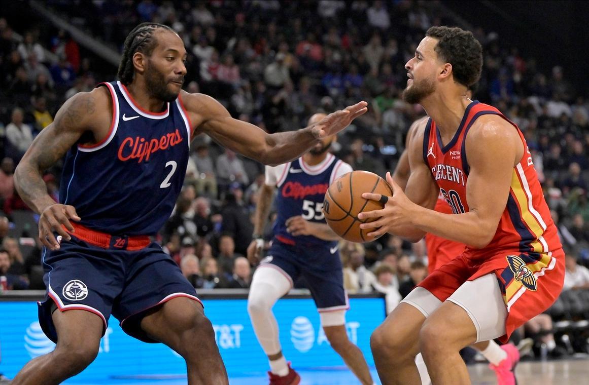 快船客场胜鹈鹕,伦纳德关键时刻发威 快船客场胜鹈鹕,伦纳德关键时刻发威